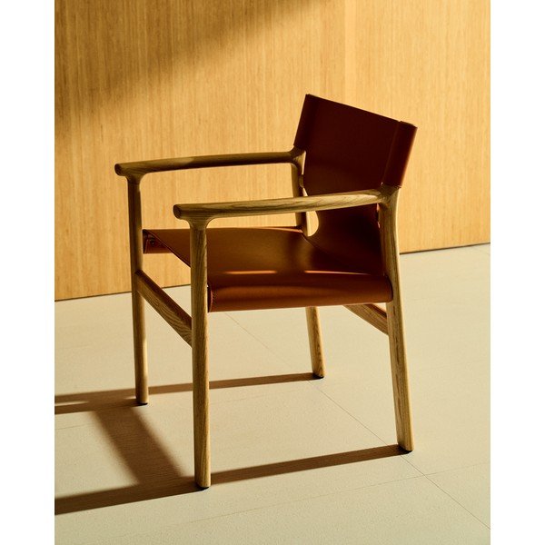 Koňakově hnědá jídelní židle s područkami z jasanového dřeva Jan – Kave Home-image-1