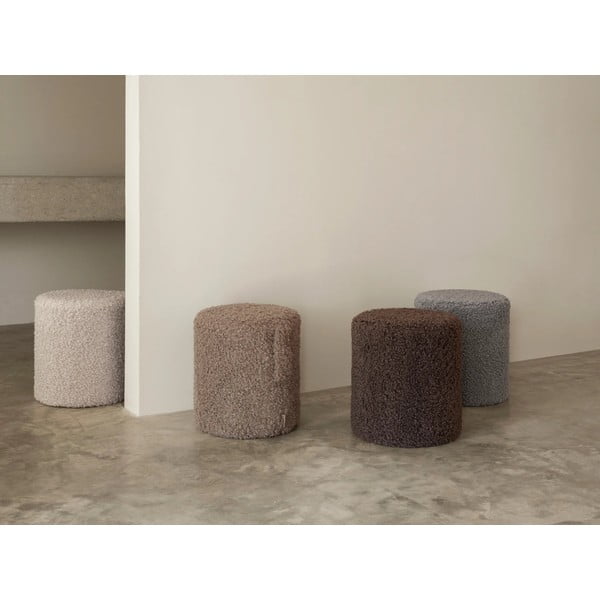 Tmavě hnědý taburet z textilie bouclé Teddy – Blomus-image-4