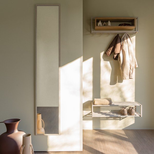 Nástěnný věšák z dubového dřeva v přírodní barvě/taupe s poličkou 78 cm School – Spinder Design-image-3