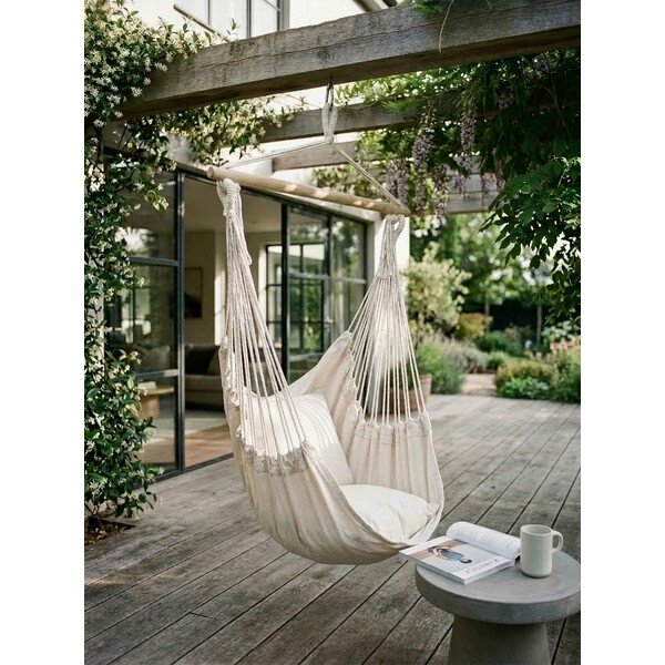 Krémové polstrované závěsné zahradní křeslo Tobago – Garden Pleasure-image-1