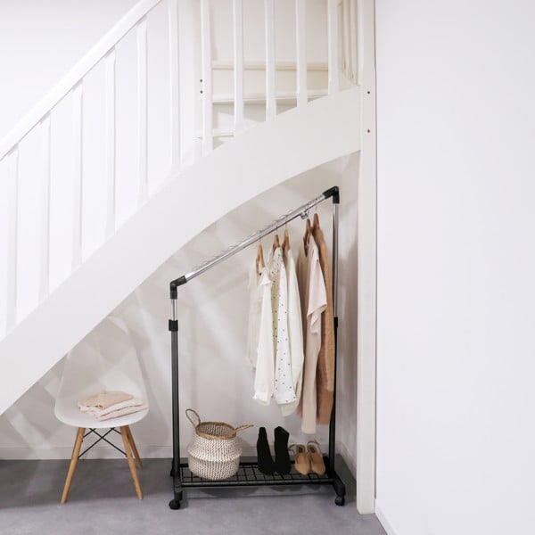 Černý kovový teleskopický pojízdný stojan na oblečení Under Stairs – Compactor-image-1