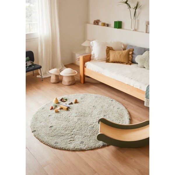 Světle zelený pratelný ručně tkaný bavlněný dětský koberec ø140 cm Round Dot Blue Sage – Lorena Canals-image-1