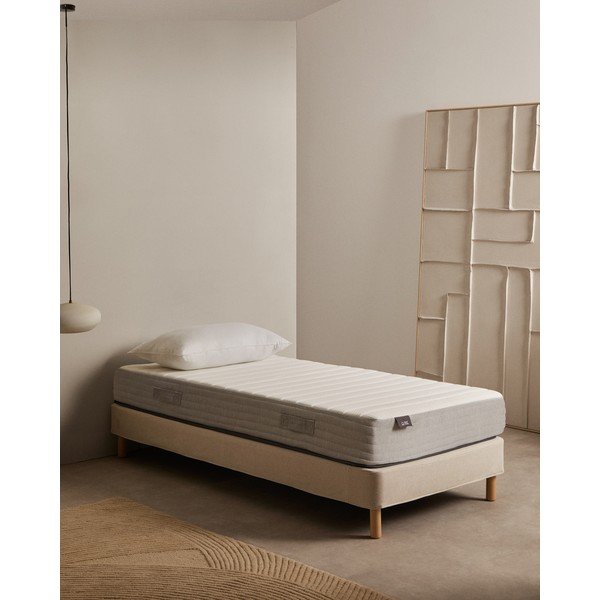 Středně tvrdá pěnová termoregulační matrace 90x200 cm Yoko – Kave Home-image-1