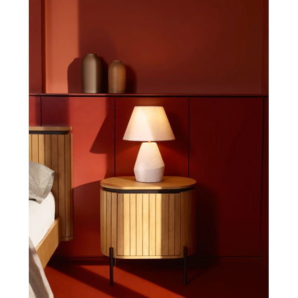 Bílá stolní lampa s textilním stínidlem (výška 43 cm) Noara – Kave Home-image-1