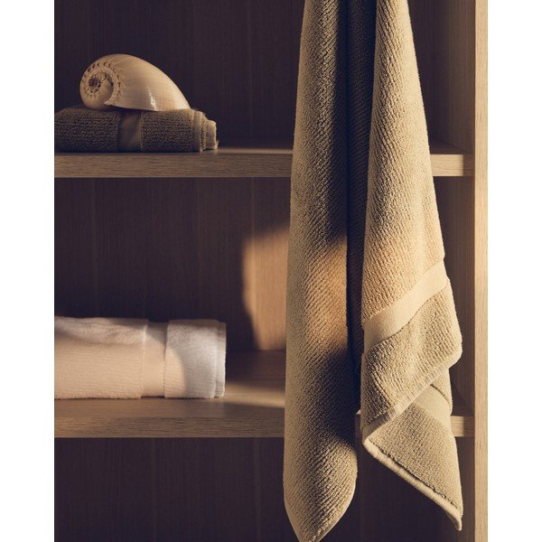 Zelená froté bavlněná osuška 70x140 cm Olvira – Kave Home-image-1