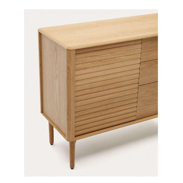Nízká komoda v dekoru dubu v přírodní barvě 105x86 cm Lenon – Kave Home-image-3
