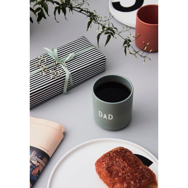 Zelený porcelánový hrnek 300 ml Dad – Design Letters-image-4