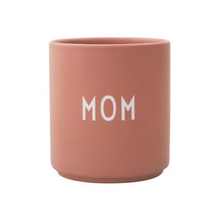 Růžový porcelánový hrnek Design Letters Favourite Mom