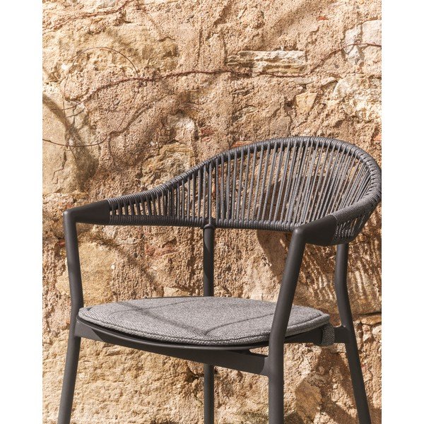 Tmavě šedá polstrovaná zahradní židle Alimia – Kave Home-image-1