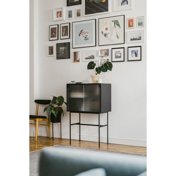 Černá vitrína s posuvnými dveřmi 70x109x40 cm Lekko – noo.ma-image-1