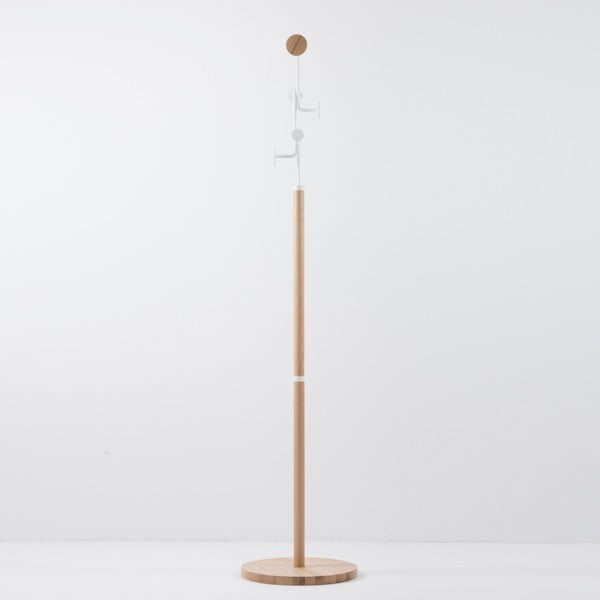 Stojací věšák z masivního dubového dřeva s bílým detailem Gazzda Hook-image-2