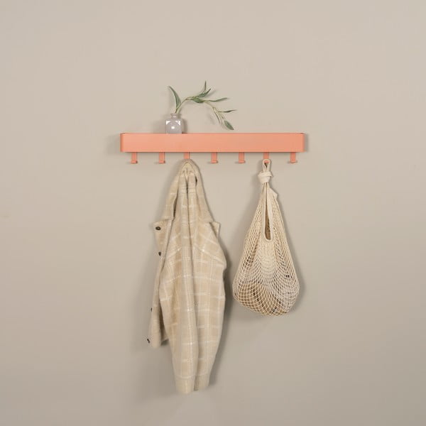 Kovový nástěnný věšák v lososové barvě s poličkou 72 cm Dax Play – Spinder Design-image-3