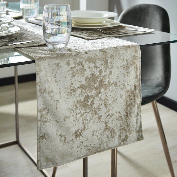 Sametový běhoun na stůl 33x180 cm Crushed Velvet – Catherine Lansfield-image-1