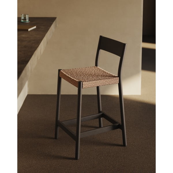 Černá/v přírodní barvě barová židle z dubového dřeva (výška sedáku 65 cm) Yalia – Kave Home-image-1