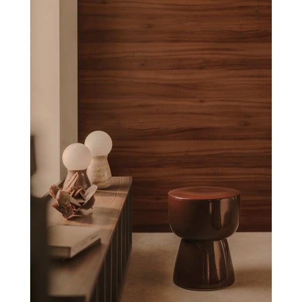 Tmavě hnědá stolní lampa z kaučukového dřeva (výška 26 cm) Okeni – Kave Home-image-3