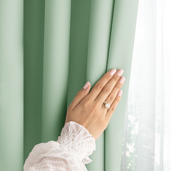 Dimout závěs v mentolové barvě 140x250 cm Carli – Restilo-image-3