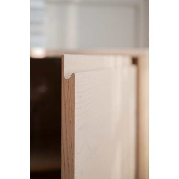 Komoda v dekoru dubu ve světle přírodní barvě 180x70x40 cm Melstone – Rowico-image-3