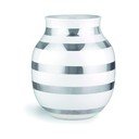 Bílá kameninová váza s detaily ve stříbrné barvě Kähler Design Omaggio, výška 20 cm