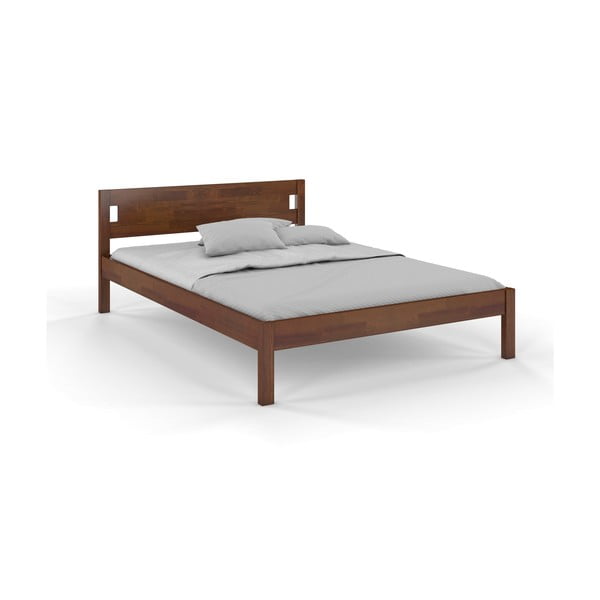 Tmavě hnědá jednolůžková postel z borovicového dřeva 120x200 cm Laxbaken – Skandica