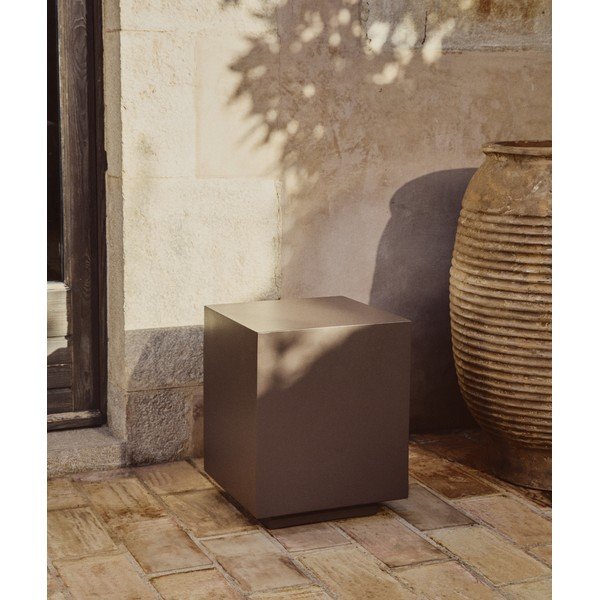 Betonový zahradní stolek 35x35 cm Rustella – Kave Home-image-1