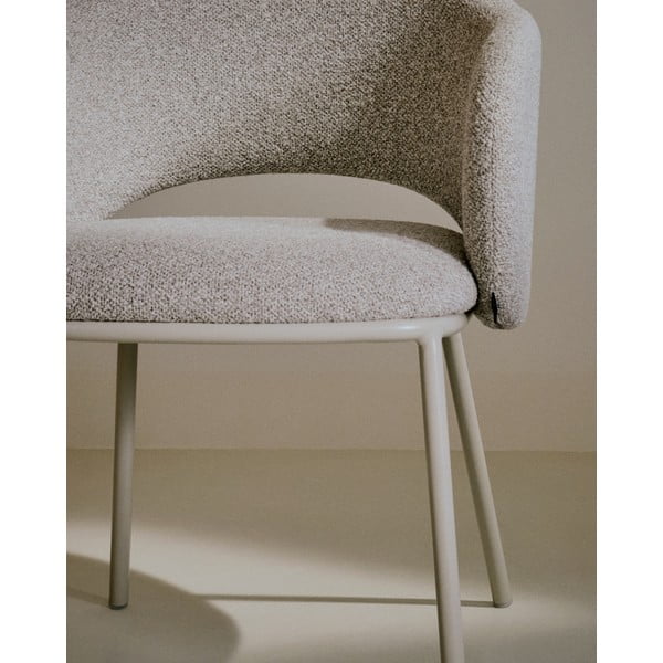 Slonovinové čalouněné jídelní křeslo Maina – Kave Home-image-2