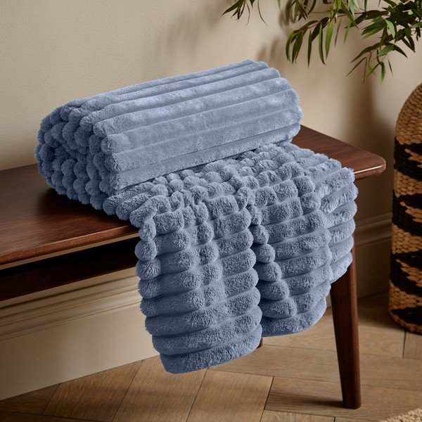 Modrá deka z mikroplyše 130x170 cm Cosy Ribbed – Catherine Lansfield-image-1