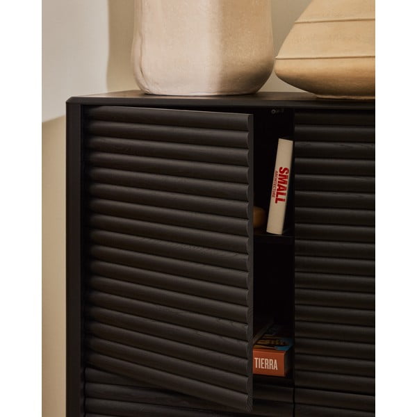 Černá skříňka v dekoru dubu 104,5x144x40 cm Lenon – Kave Home-image-4