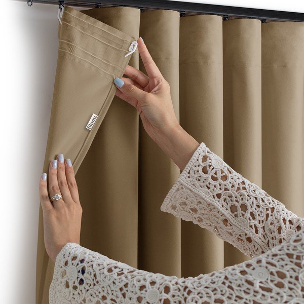 Béžový sametový dimout závěs 265x175 cm Velto – Filumi-image-3