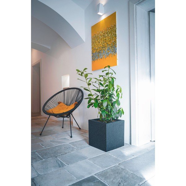 Samozavlažovací květináč z recyklovaného plastu Cubico Stone – Flower Lover-image-1