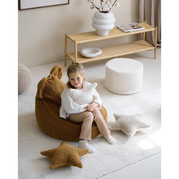Světle hnědý dětský pohovkový polštář z textilie bouclé Star – Wigiwama-image-3