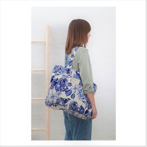 Látková taška Really Nice Things Blue Flowers, šířka 42 cm-image-1