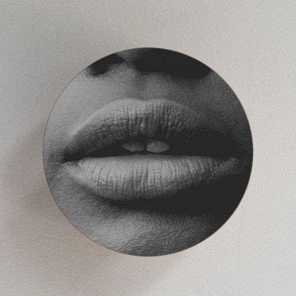 Háček z borovicového dřeva Really Nice Things Lips-image-2