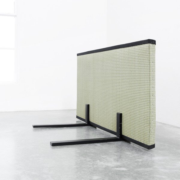 Postel/sofa Sano, černé s černými polštáři-image-3