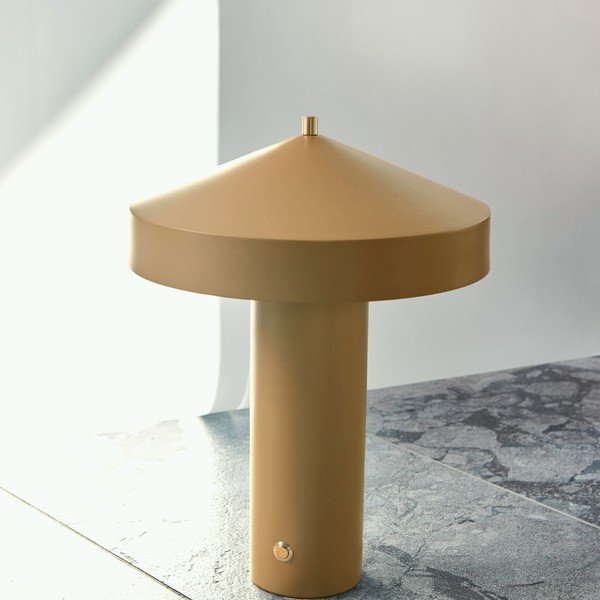 Okrově žlutá kovová stolní lampa (výška 41 cm) Hatto – OYOY Living Design-image-1