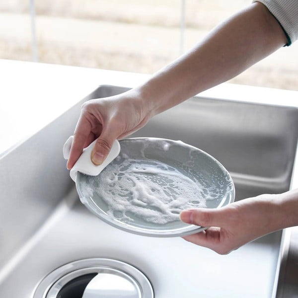 Silikonová houbička na nádobí Tower – YAMAZAKI-image-1