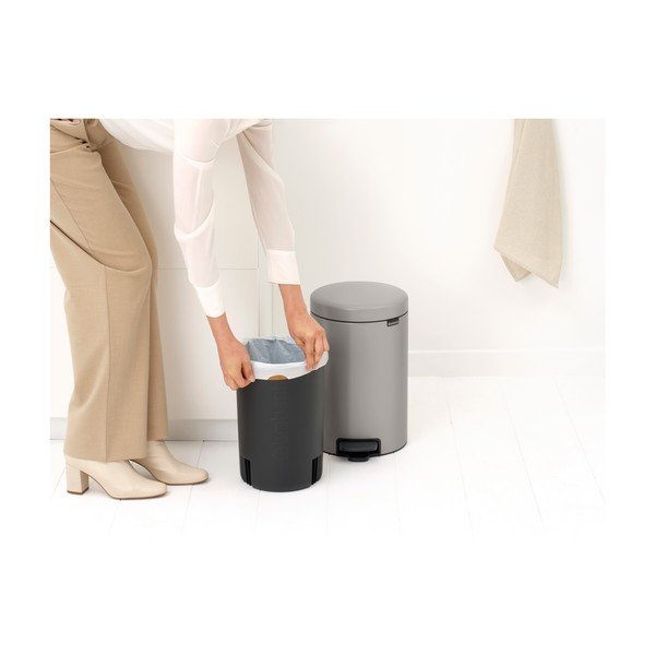 Světle šedý nášlapný ocelový odpadkový koš 12 l NewIcon – Brabantia-image-4