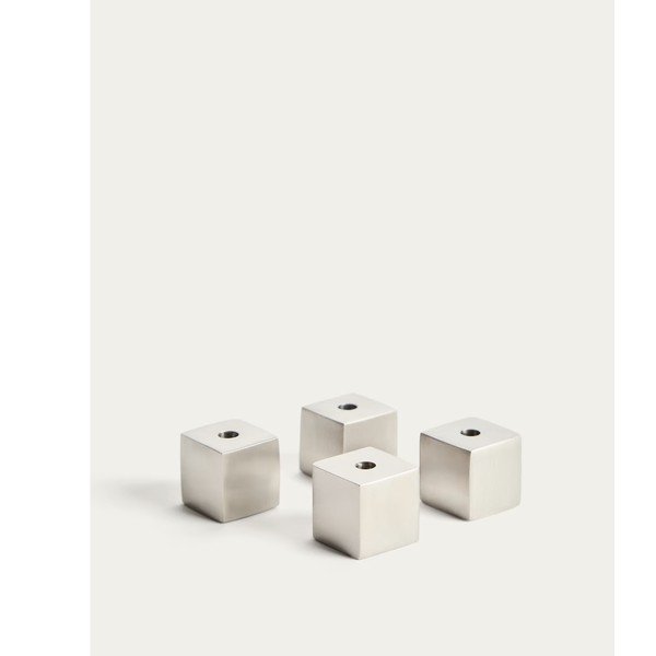 Kovový svícen Acadia – Kave Home-image-3