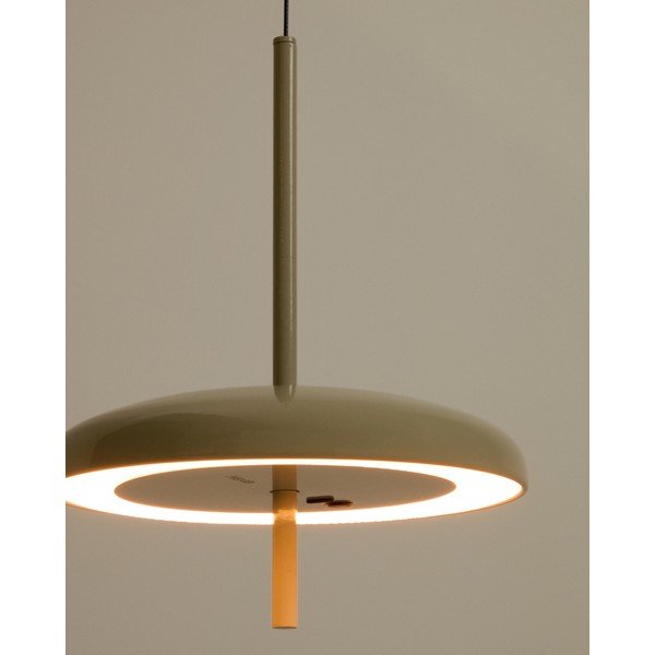 Světle šedé LED stmívatelné závěsné svítidlo s kovovým stínidlem Porte – Kave Home-image-1