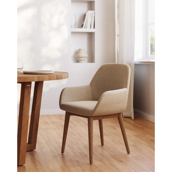 Béžové čalouněné jídelní křeslo s područkami Konna – Kave Home-image-1