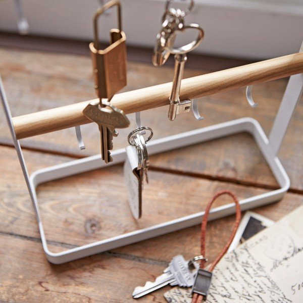 Bílý stolní věšák na klíče s detailem z bukového dřeva YAMAZAKI Tosca-image-2