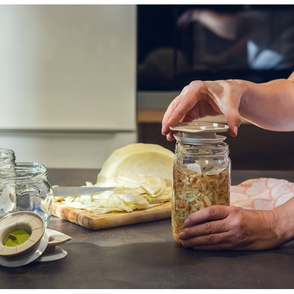 Víčka na kvašení v sadě – Plastia-image-1