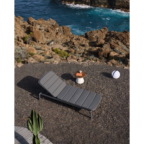 Černé kovové zahradní lehátko Canutells – Kave Home-image-3