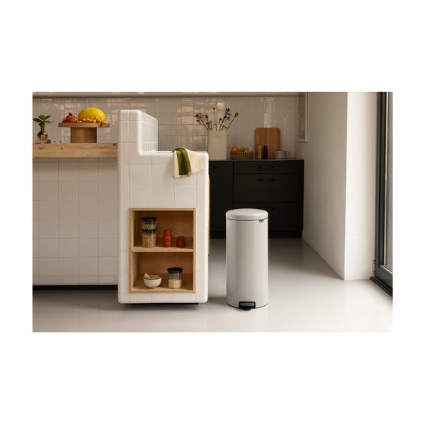 Světle šedý nášlapný ocelový odpadkový koš 30 l NewIcon – Brabantia-image-1