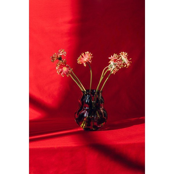 Tmavě hnědá skleněná ručně vyrobená váza (výška 22 cm) Dam – noo.ma-image-2