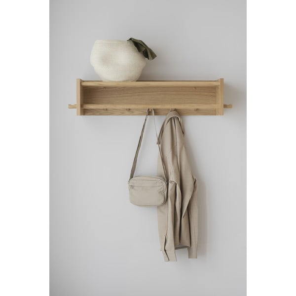 Nástěnný věšák s poličkou z dubového dřeva v přírodní barvě Hillmond – Rowico-image-1