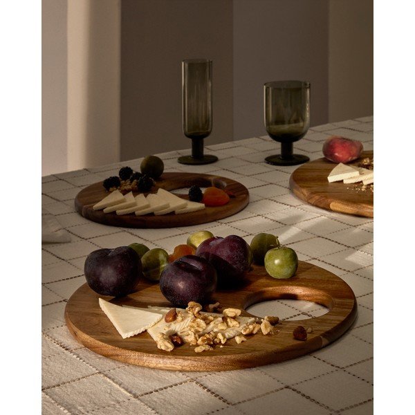 Servírovací dřevěné prkénko ø 36 cm Klot – Kave Home-image-1