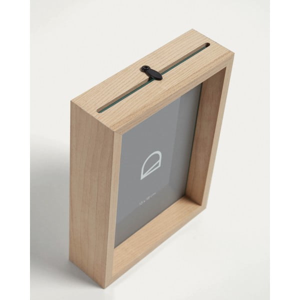 Stojací rámeček v přírodní barvě 14,5x19,5 cm Flavina – Kave Home-image-3