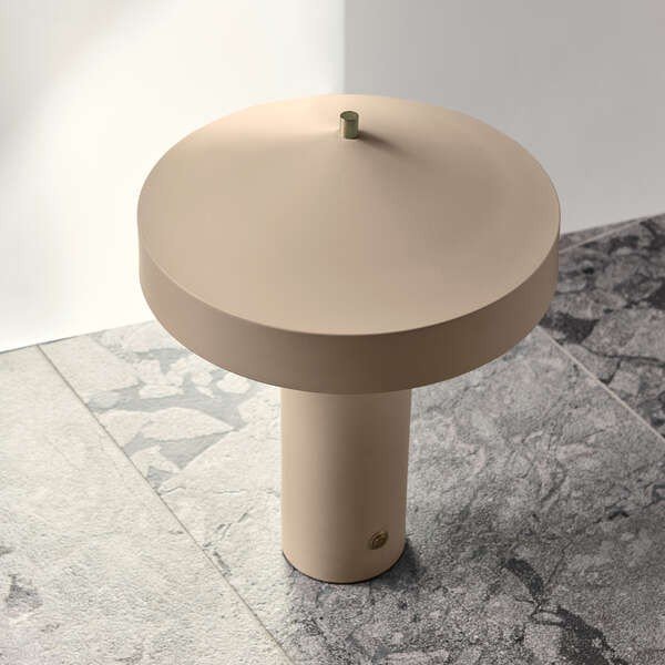 Taupe kovová stolní lampa (výška 41 cm) Hatto – OYOY Living Design-image-1