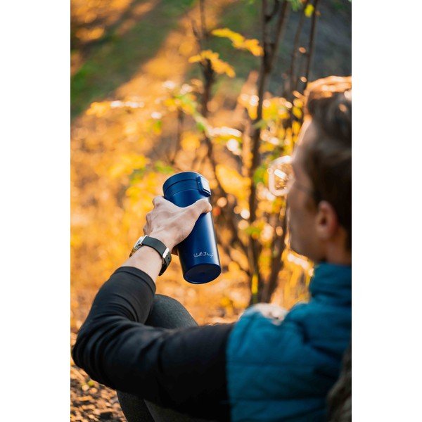 Tmavě modrý cestovní termohrnek Vialli Design Fuori, 400 ml-image-2