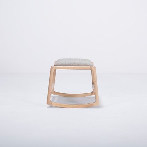 Podnožka s konstrukcí z dubového dřeva s šedým textilním sedákem Gazzda Dedo-image-1